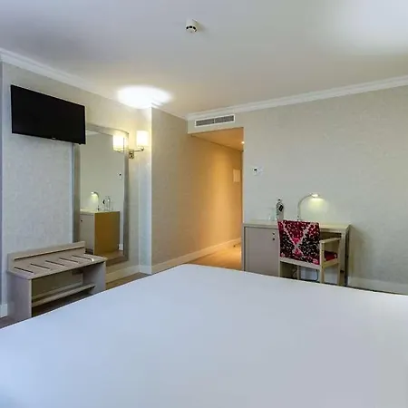 Hotel Olissippo Marques De Sa 4*